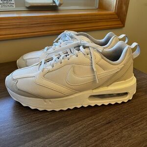 Nike Air Max Dawn Sneakers